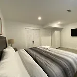 Yorkmills And Bayview !Bb Spacious And Stylish Private Bedroom With Shared Bathroom