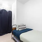 Upscale & Modern 1Bd + Den In Heart Of Downtown!