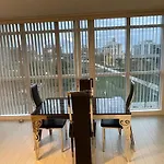 Cozy Open Concept 2Br 2Bath W/Parking -Jays/Cn