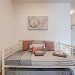 Heart Of Downtown Condo Close To Cn Tower