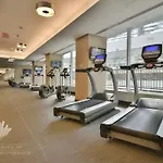 2-Bdrm And 1 Den 3 Bed Condo With 2 Bath - Walking Distance To Scotiabank Arena, Cn Tower, Union Station, Ripleys With Free Parking