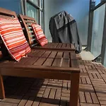 2-Bdrm And 1 Den 3 Bed Condo With 2 Bath - Walking Distance To Scotiabank Arena, Cn Tower, Union Station, Ripleys With Free Parking