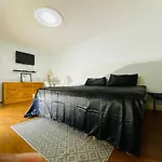 Bungalow 3 Bedrooms Space Share Toronto Canada
