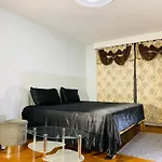 Bungalow 3 Bedrooms Space Share Toronto Canada