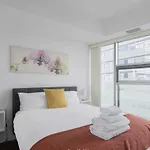 Heart Of Downtown Condo Close To Cn Tower