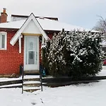 Luxury Room IV East York Space Share Toronto Canada