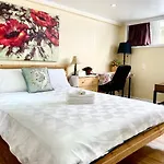Perfect Home-Private Washrooms,Free Parking,High Speed Net