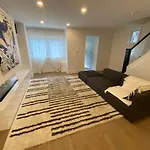 Luxury Modern House With Ev Charger