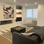 Luxury Modern House With Ev Charger