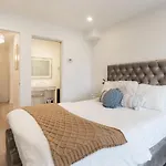 Chic 2 Bedroom 2.5 Bath Downtown Toronto