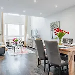 Beautiful Property In Downtown Core Close To Subway Station!