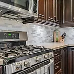 Beautiful Property In Downtown Core Close To Subway Station!