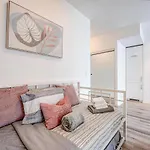 Downtown Toronto Condo Close To Cn Tower!!