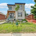 Beautiful, Centric, Pet-Friendly Home With Parking