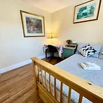 Perfect Home-Private Washrooms,Free Parking,High Speed Net