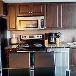 Lakefront Living Downtown Toronto - Free Parking, Gym, Indoor Pool