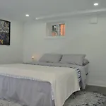 Entire Basement - 5 Guests 2 Bedrooms 3 Beds