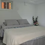 Entire Basement - 5 Guests 2 Bedrooms 3 Beds