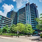 Stunning Condo Suite By Waterfront