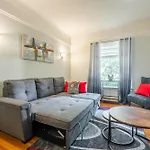 Cozy 5 Bedroom House In Downtown Toronto By Globalstay