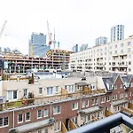 Dwtn Condo Near Cn Tower! W/ Free Parking