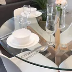 Dwtn Condo Near Cn Tower! W/ Free Parking