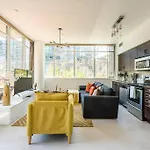 Luxury Suite With Private Terrace Downtown Toronto