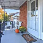 25 Minutes To Downtown Toronto