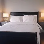 Elegant 2 Bedroom, 2 Bathroom Downtown Retreat With Superior Views