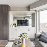 Yorkville Luxury 2 Bedroom & Parking