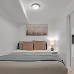 Cozy Lower Level Apartment In Trendy Neighbourhood