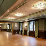 Windsor Arms Hotel