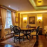 Windsor Arms Hotel