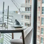 Executive 1 Bedroom Close To Four Seasons Yorkville!