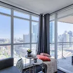 Trendy Downtown Getaway By The Water