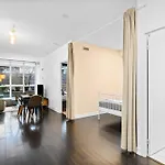Charming 2Br Condo Near Cn Tower & Harbourfront