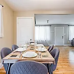 Squires Suites