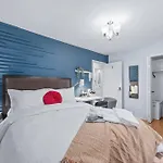 Private Bedroom In A House Close To Subway With Free Parking