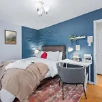 Private Bedroom In A House Close To Subway With Free Parking