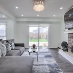 Luxury 5Br Villa In Scarborough