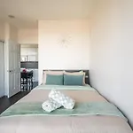 Modern Apartment Downtown Toronto