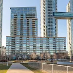 Modern Apartment Downtown Toronto