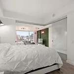Luxurious Suite In Yorkville