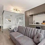 Luxurious Suite In Yorkville