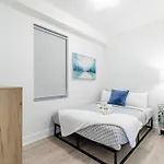 Beautiful Modern Apt Unit In High Park North