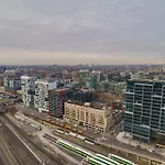 Downtown Oasis-Luxury Condo With Balcony & Free Parking