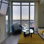 Downtown Oasis-Luxury Condo With Balcony & Free Parking