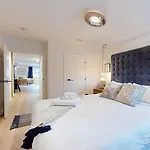 Casa Queen Elegant Suite In Leslieville