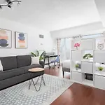 Lovely Studio In Downtown To Yonge Dundas Square