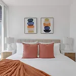 Luxury 2Br Condo Enormous Patio Parking